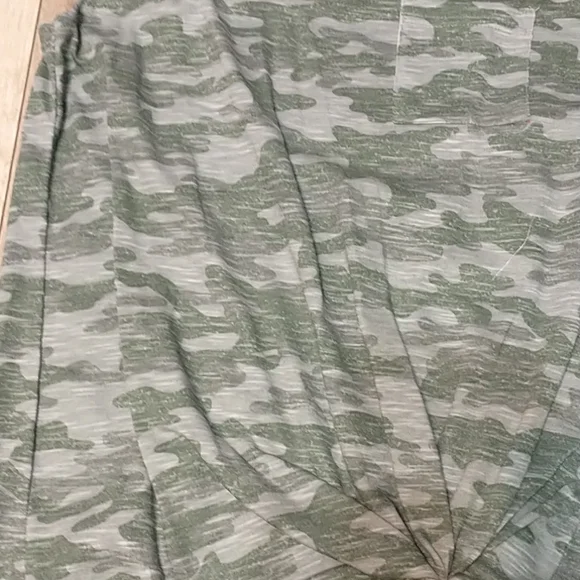 Bobbie Brooks Sz Medium Camo Tank Top - Picture 5 of 13